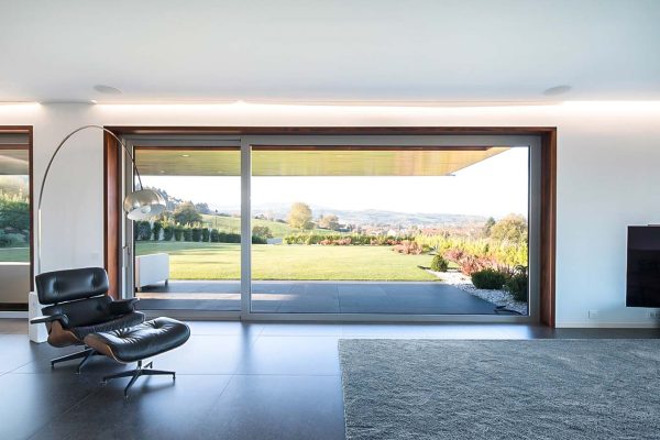 LS4600-lift-and-slide-aluminium-doors-from-grabex-windows[1]