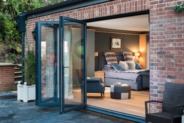 aluminium-bifold-doors-bromley[1]
